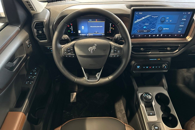 Ford Bronco Sport Vehicle Full-screen Gallery Image 15