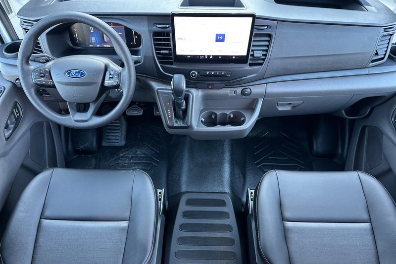 Ford Transit-250 Vehicle Full-screen Gallery Image 13