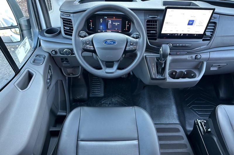 Ford Transit-250 Vehicle Full-screen Gallery Image 14