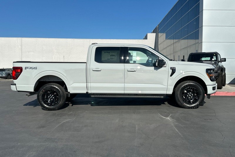 Ford F-150 Vehicle Full-screen Gallery Image 02