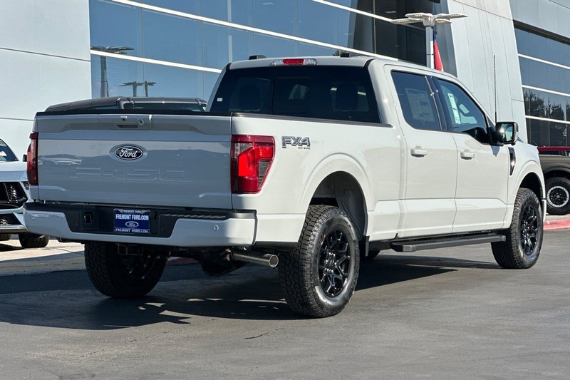 Ford F-150 Vehicle Full-screen Gallery Image 03
