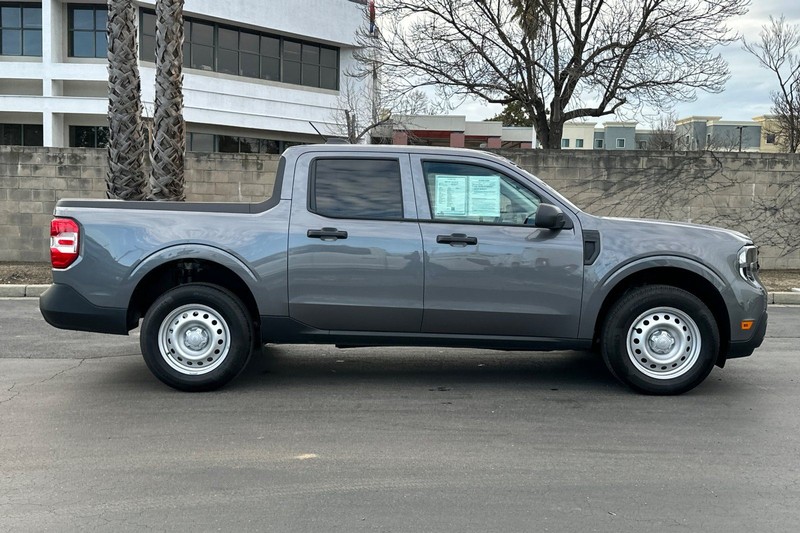 Ford Maverick Vehicle Full-screen Gallery Image 02