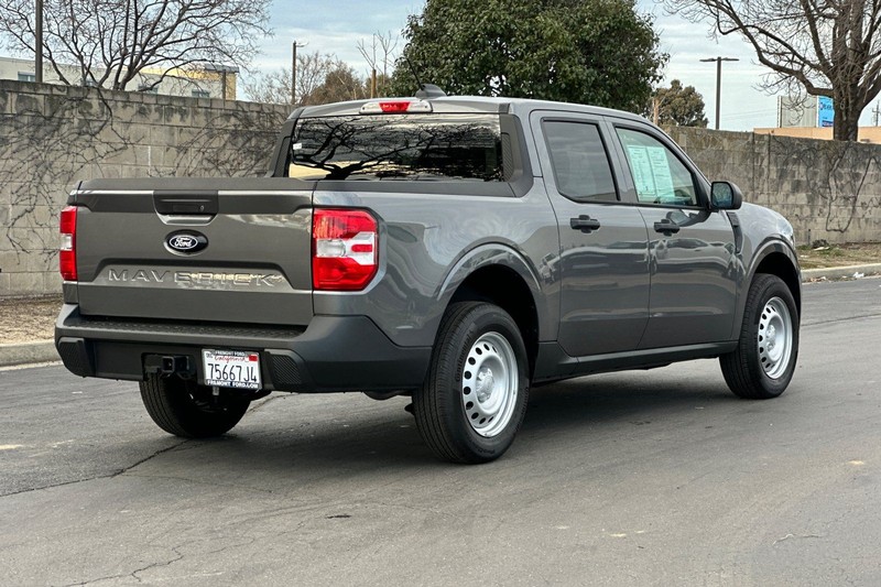 Ford Maverick Vehicle Full-screen Gallery Image 03