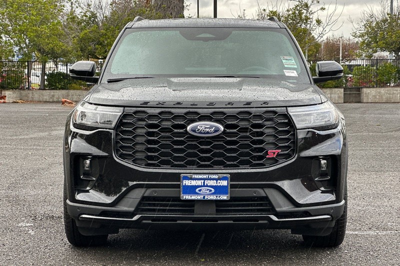 Ford Explorer Vehicle Full-screen Gallery Image 08