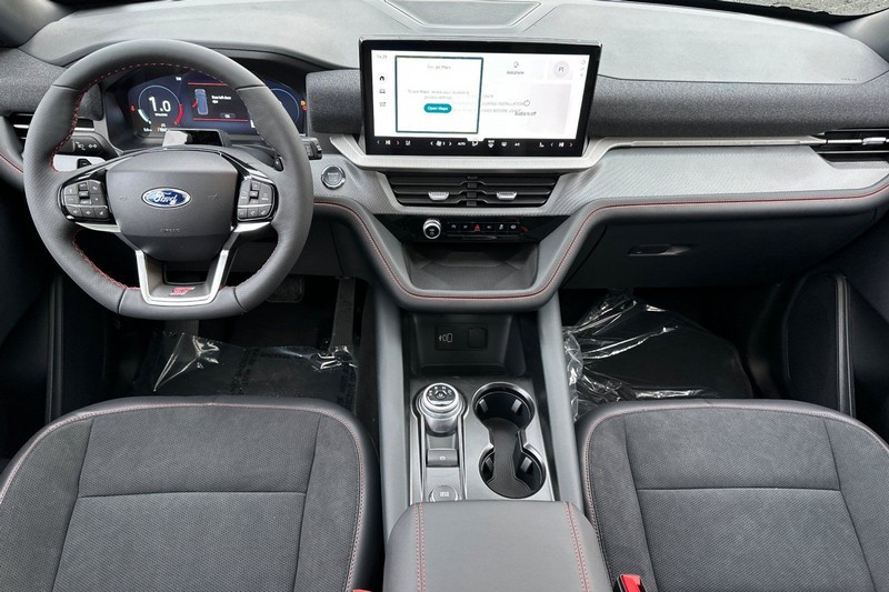 Ford Explorer Vehicle Full-screen Gallery Image 14