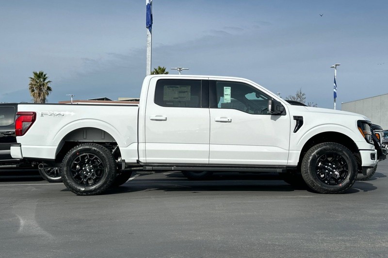 Ford F-150 Vehicle Full-screen Gallery Image 02