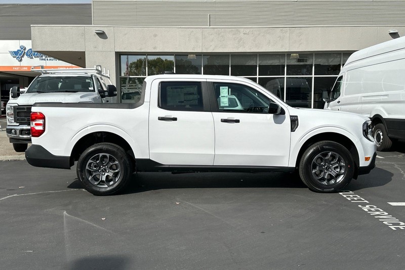 Ford Maverick Vehicle Full-screen Gallery Image 02