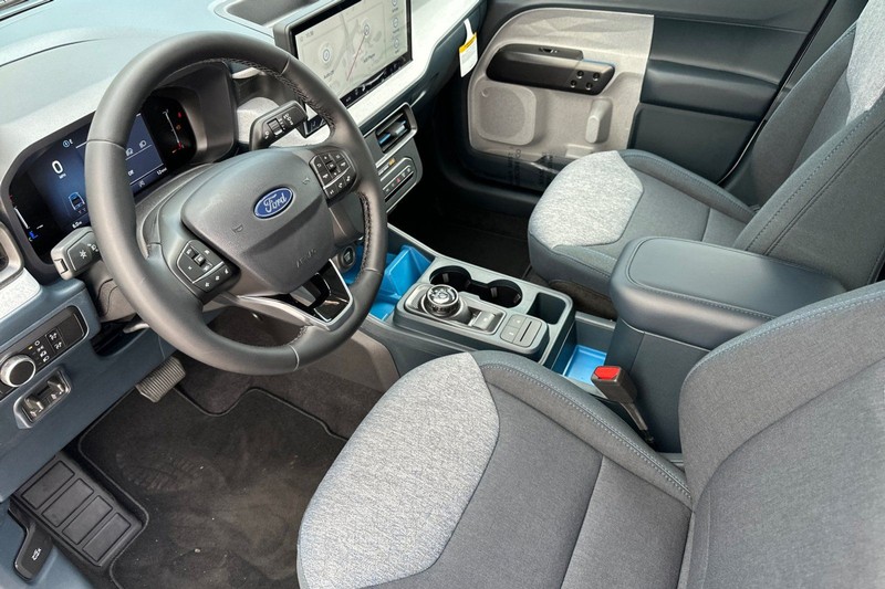 Ford Maverick Vehicle Full-screen Gallery Image 09