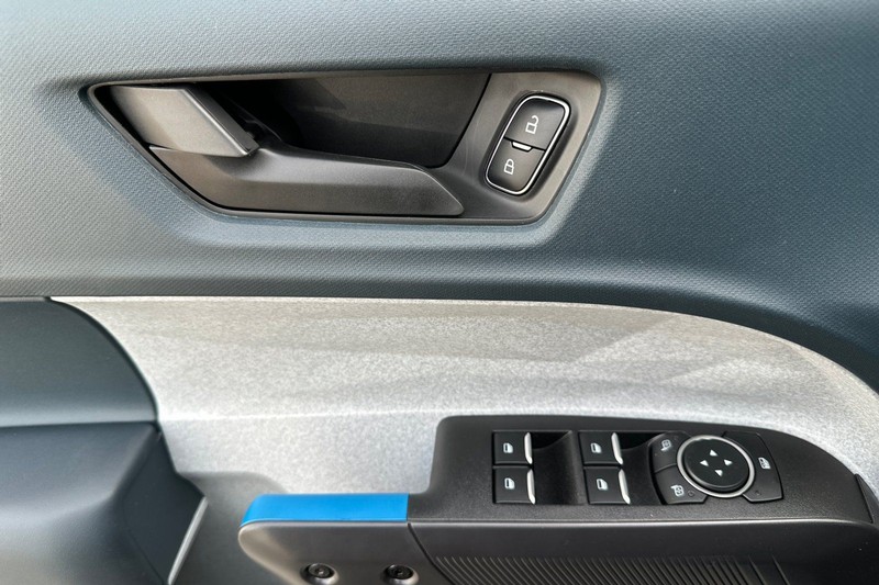 Ford Maverick Vehicle Full-screen Gallery Image 10