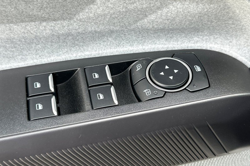 Ford Maverick Vehicle Full-screen Gallery Image 11