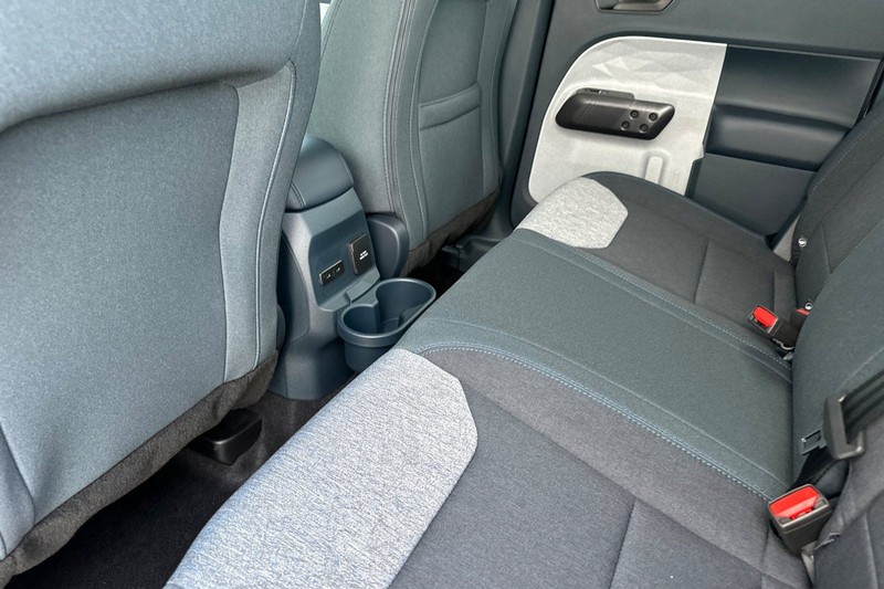 Ford Maverick Vehicle Full-screen Gallery Image 12