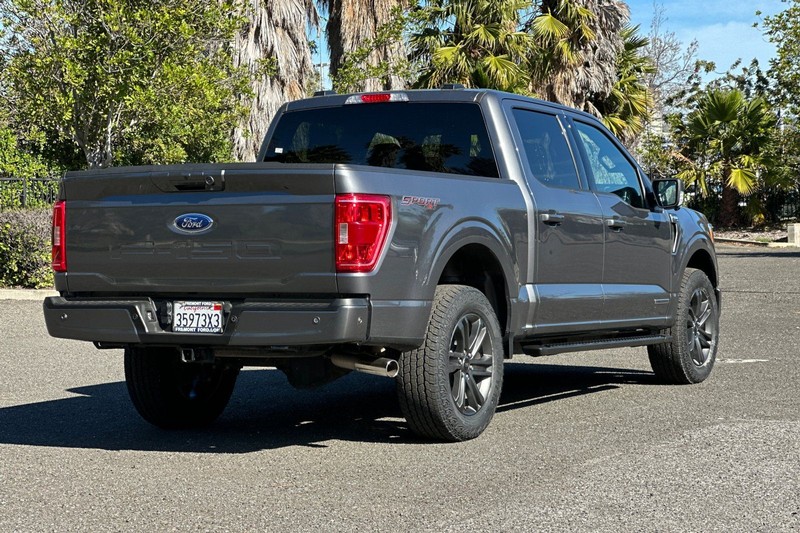 Ford F-150 Vehicle Full-screen Gallery Image 03