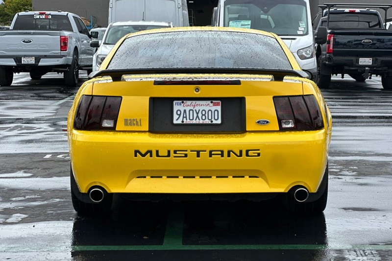 Ford Mustang Vehicle Full-screen Gallery Image 04