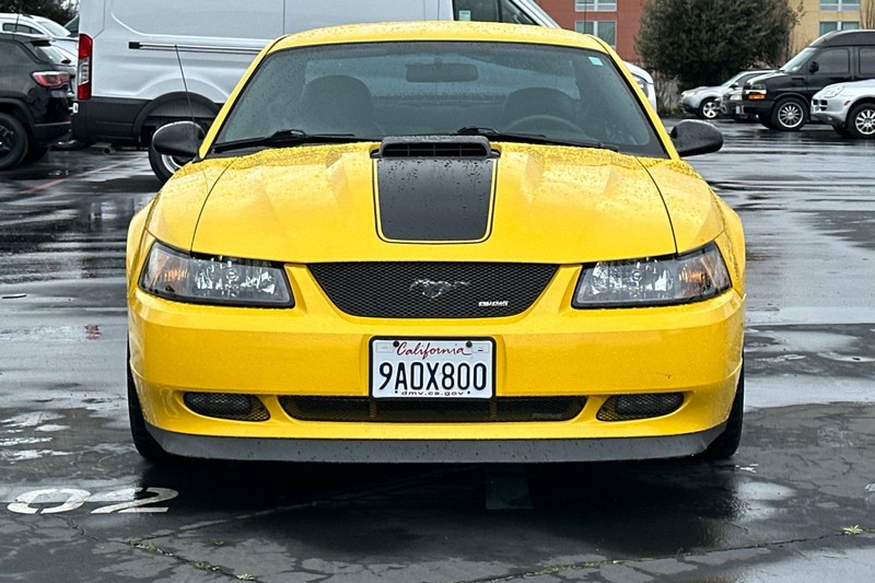 Ford Mustang Vehicle Full-screen Gallery Image 08