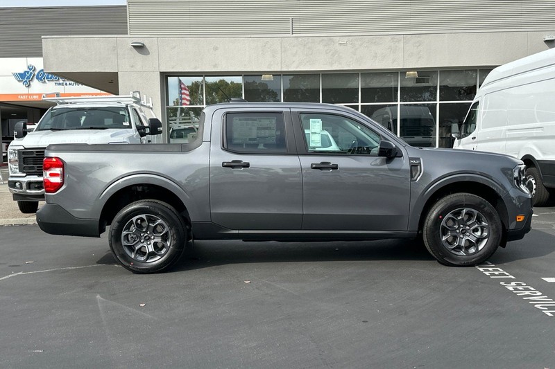 Ford Maverick Vehicle Full-screen Gallery Image 02