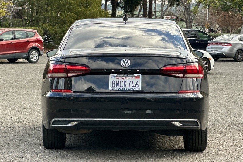 Volkswagen Passat Vehicle Full-screen Gallery Image 04