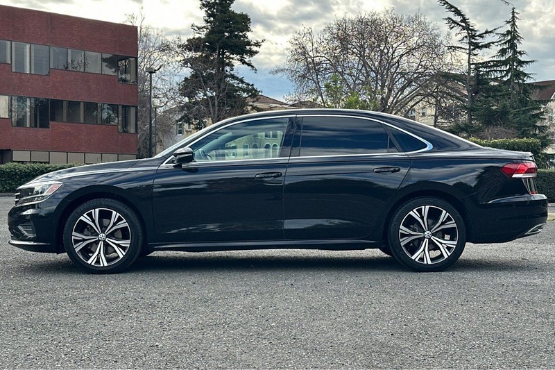 Volkswagen Passat Vehicle Full-screen Gallery Image 06