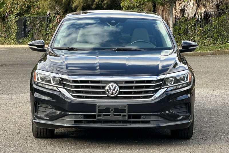 Volkswagen Passat Vehicle Full-screen Gallery Image 08