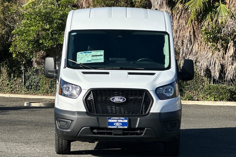 Ford Transit-250 Vehicle Full-screen Gallery Image 08