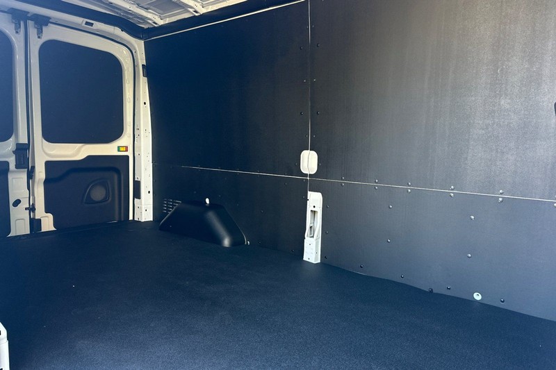 Ford Transit-250 Vehicle Full-screen Gallery Image 12