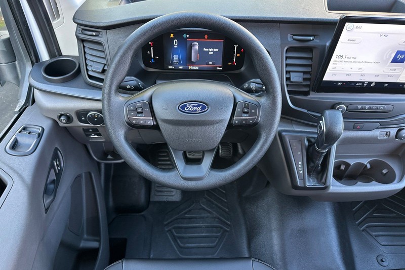 Ford Transit-250 Vehicle Full-screen Gallery Image 14