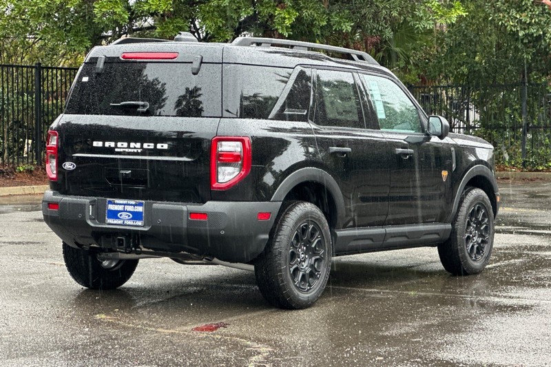 Ford Bronco Sport Vehicle Full-screen Gallery Image 03