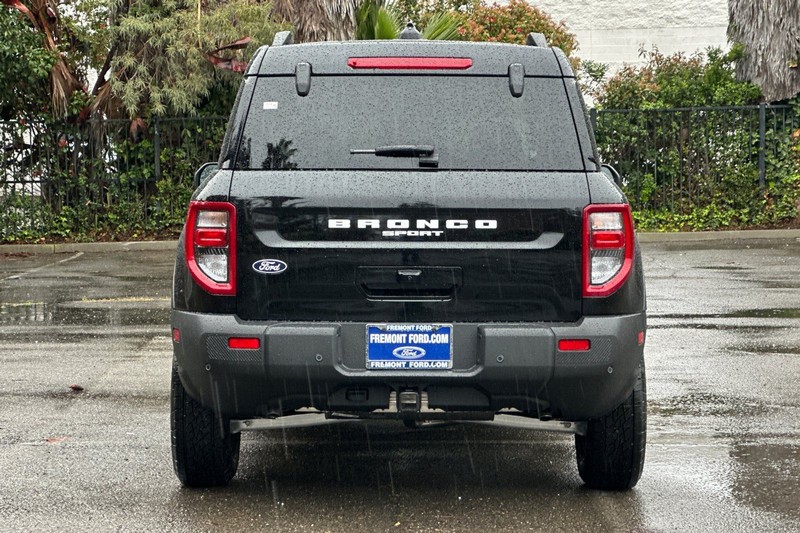 Ford Bronco Sport Vehicle Full-screen Gallery Image 04