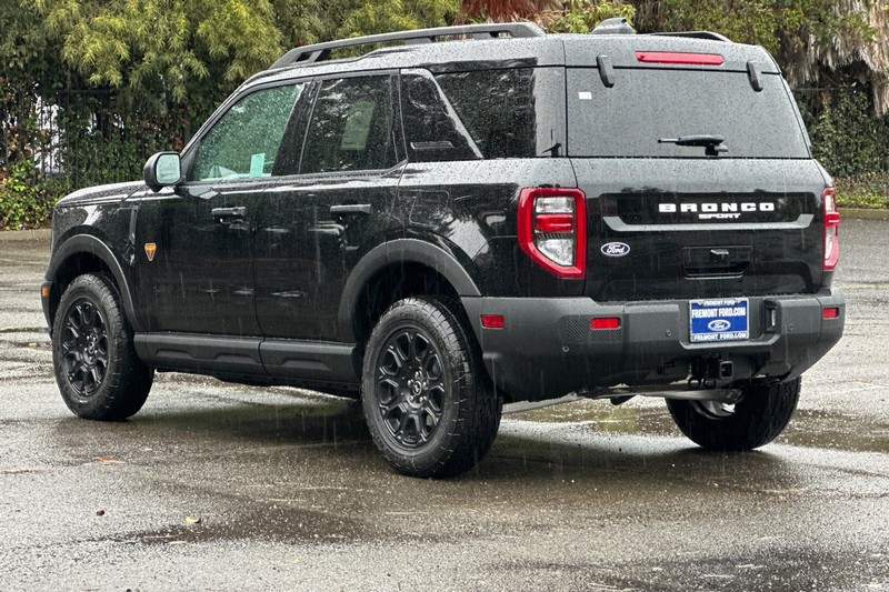 Ford Bronco Sport Vehicle Full-screen Gallery Image 05