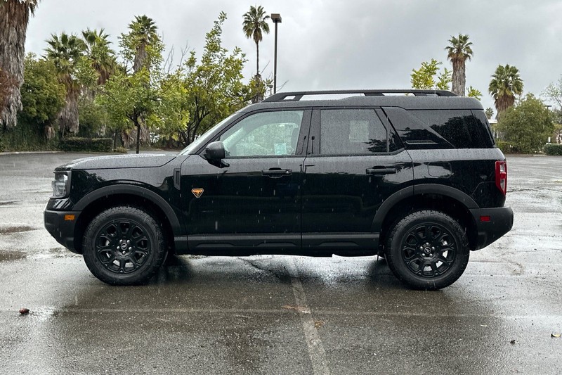 Ford Bronco Sport Vehicle Full-screen Gallery Image 06