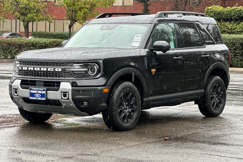 Ford Bronco Sport Vehicle Full-screen Gallery Image 07