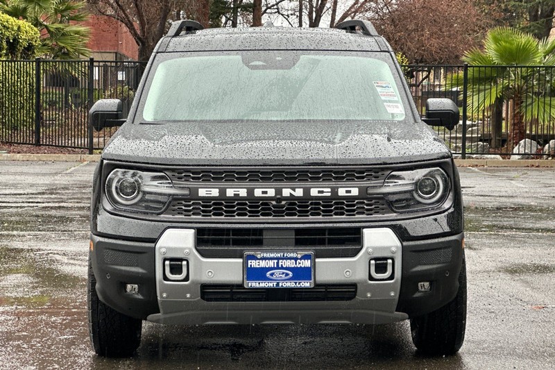 Ford Bronco Sport Vehicle Full-screen Gallery Image 08