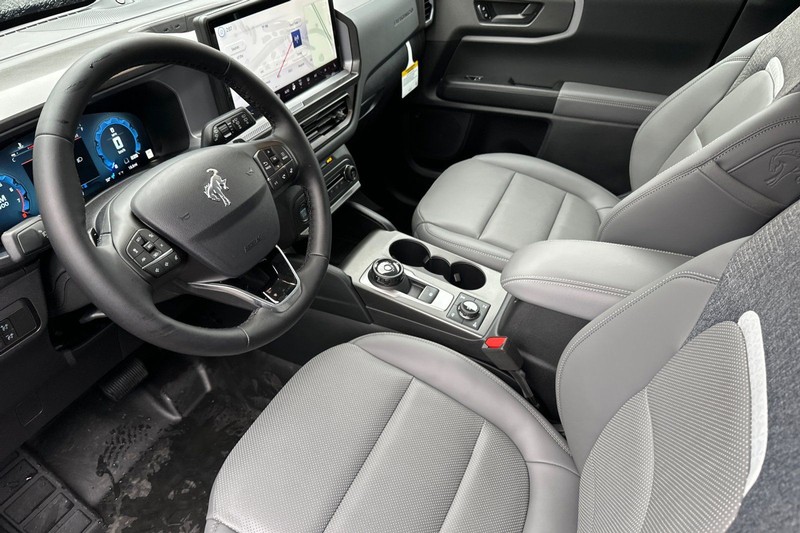 Ford Bronco Sport Vehicle Full-screen Gallery Image 09