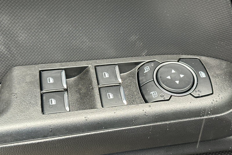 Ford Bronco Sport Vehicle Full-screen Gallery Image 11