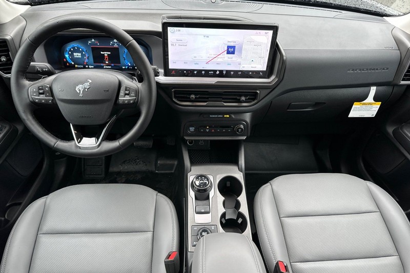 Ford Bronco Sport Vehicle Full-screen Gallery Image 14