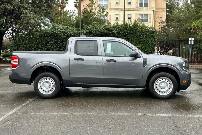 Ford Maverick Vehicle Full-screen Gallery Image 02