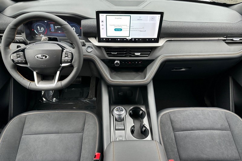 Ford Explorer Vehicle Full-screen Gallery Image 14