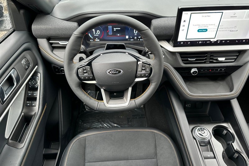 Ford Explorer Vehicle Full-screen Gallery Image 15