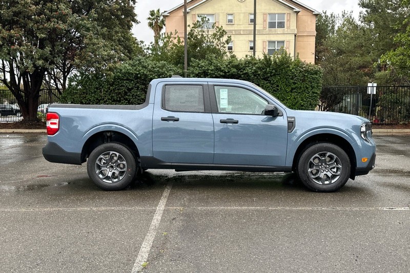 Ford Maverick Vehicle Full-screen Gallery Image 02