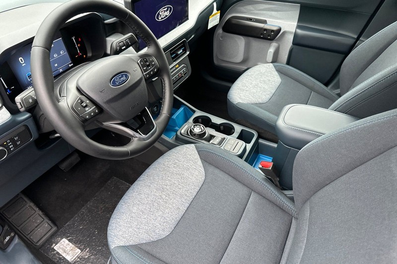 Ford Maverick Vehicle Full-screen Gallery Image 09