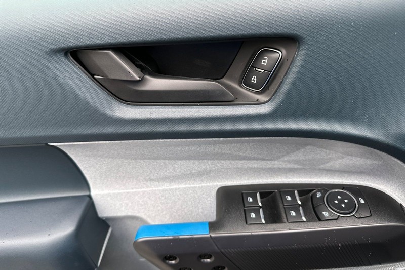 Ford Maverick Vehicle Full-screen Gallery Image 10