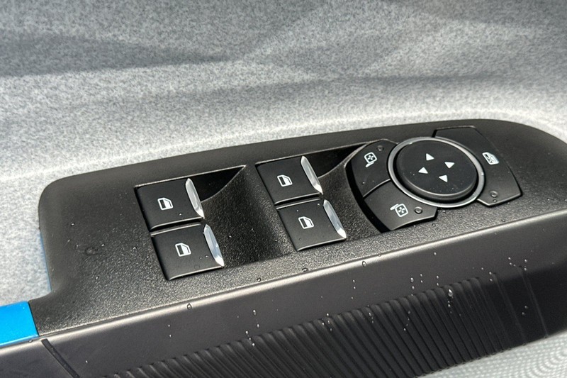 Ford Maverick Vehicle Full-screen Gallery Image 11