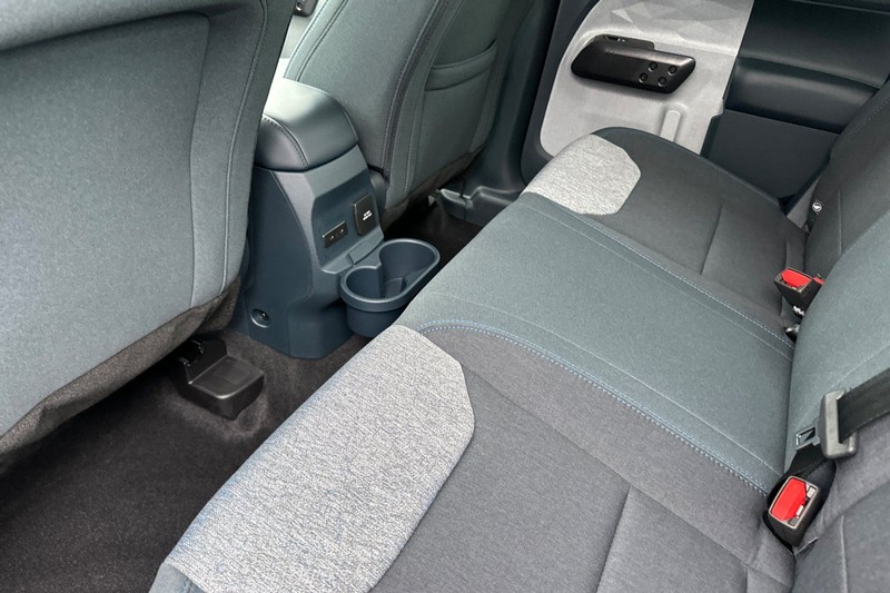 Ford Maverick Vehicle Full-screen Gallery Image 12