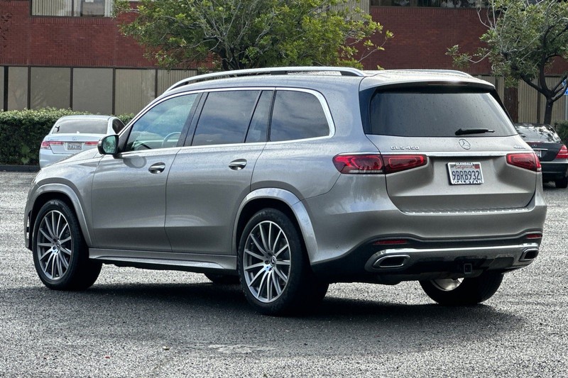 Mercedes-Benz GLS Vehicle Full-screen Gallery Image 05