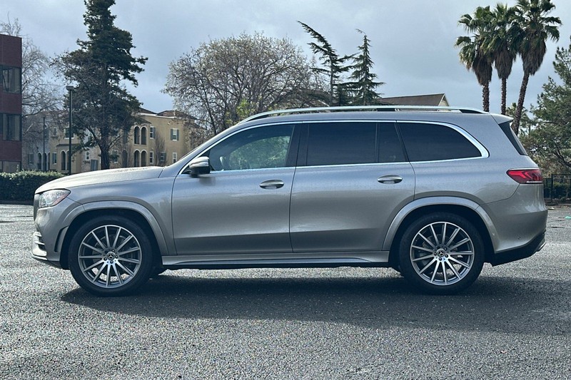Mercedes-Benz GLS Vehicle Full-screen Gallery Image 06