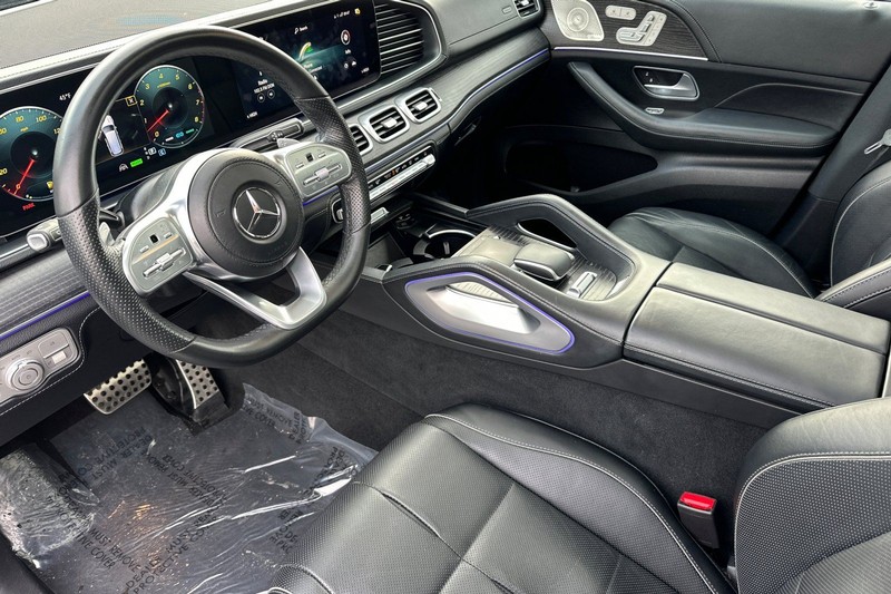 Mercedes-Benz GLS Vehicle Full-screen Gallery Image 09