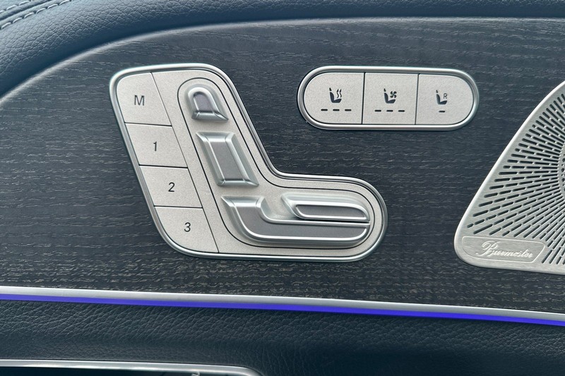 Mercedes-Benz GLS Vehicle Full-screen Gallery Image 12