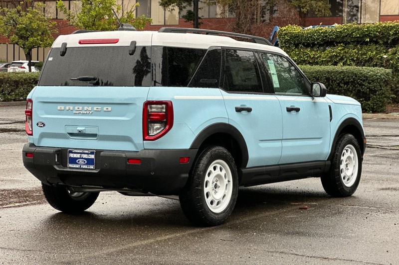 Ford Bronco Sport Vehicle Full-screen Gallery Image 03