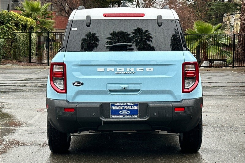 Ford Bronco Sport Vehicle Full-screen Gallery Image 04