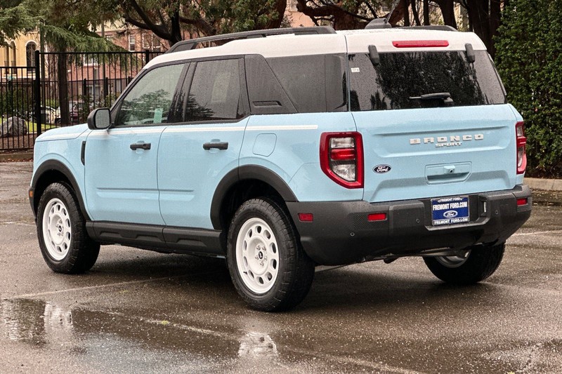 Ford Bronco Sport Vehicle Full-screen Gallery Image 05