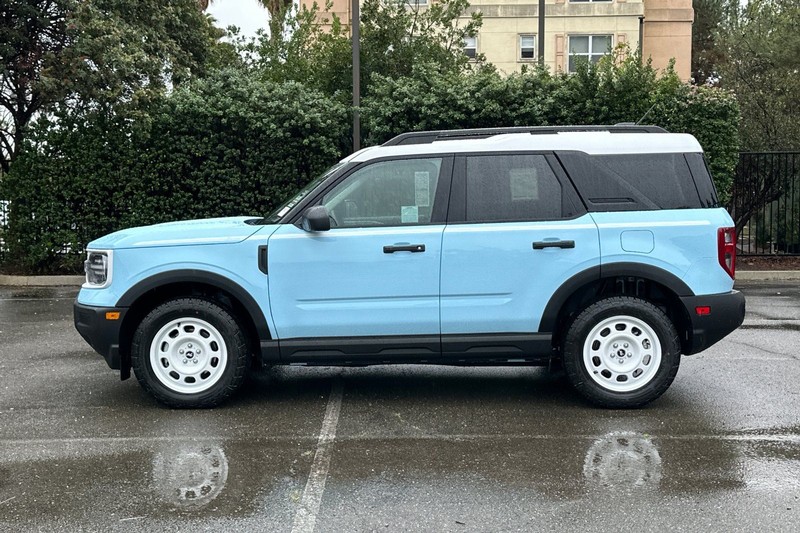 Ford Bronco Sport Vehicle Full-screen Gallery Image 06